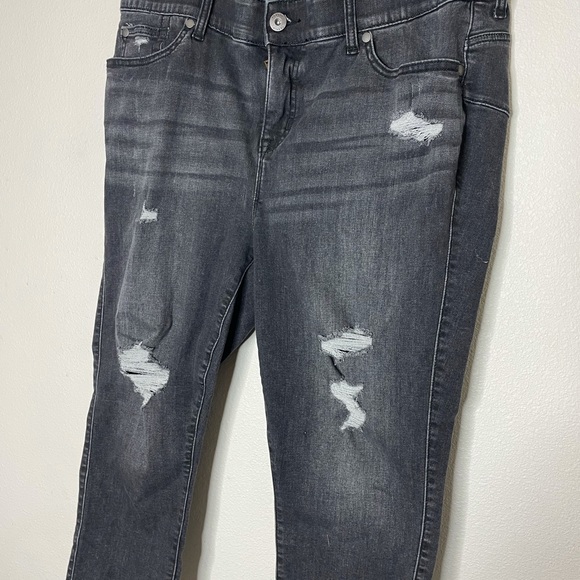 Torrid Women's BombShell Skinny Super Soft Stretch Jeans Distressed Size 18 2X - Picture 2 of 5